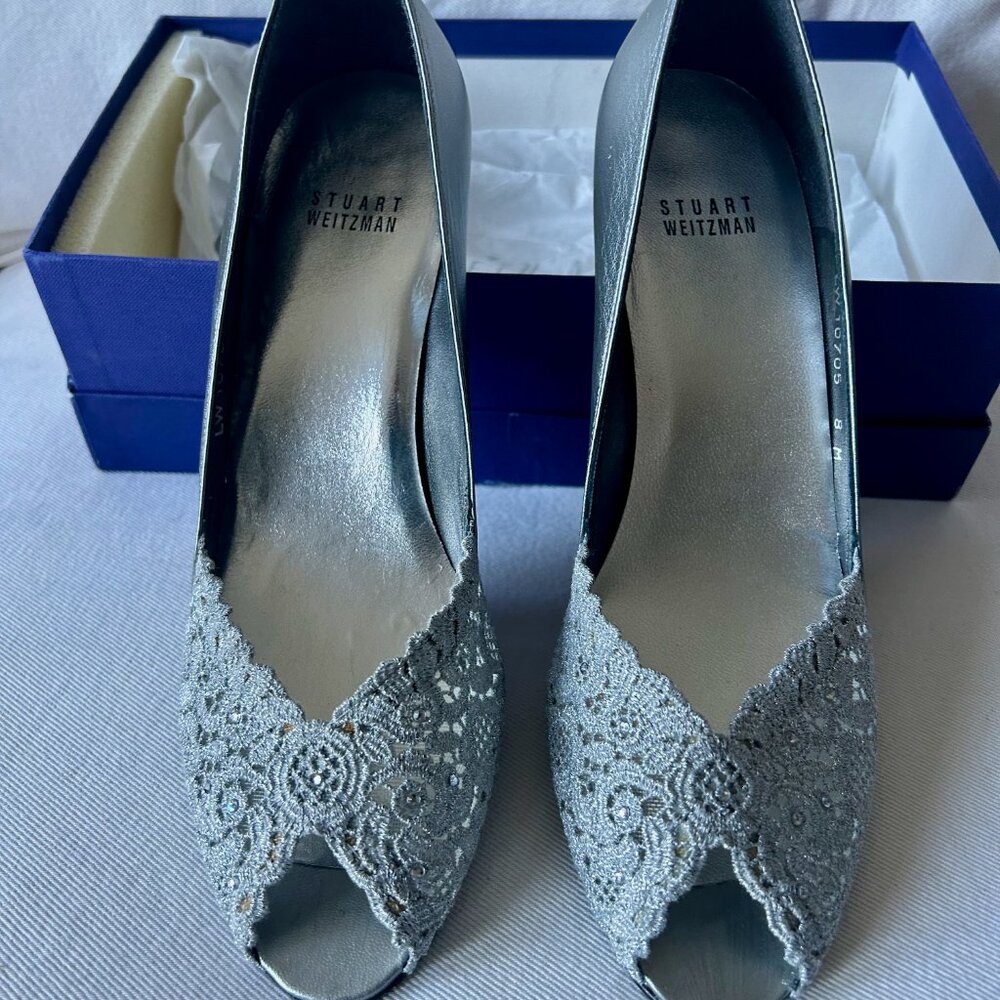 STUART WEITZMAN Silver Heels PEEPTOE PUMPS "CHANTELLE" SWISS LACE Size 8M